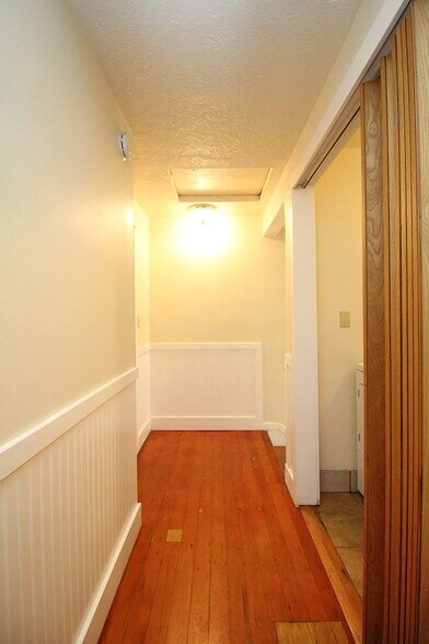Building Photo - 4224-4224 N Commercial Ave