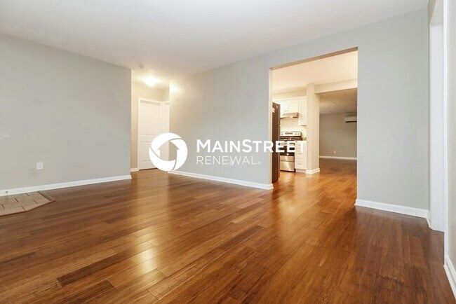 Building Photo - 3 Bedroom Pet-Friendly Home in Tarpon Springs, FL with Main Street Renewal
