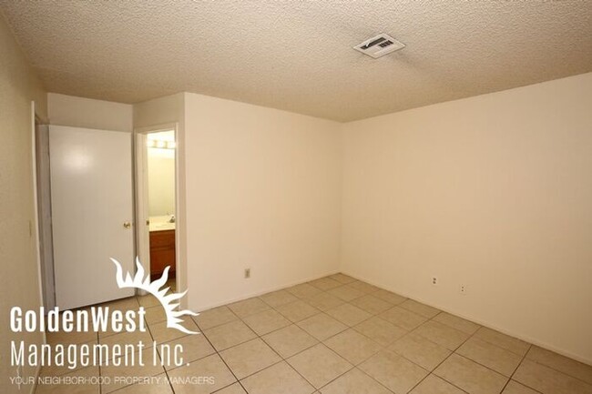 Building Photo - Charming 2Bdm 2Ba Condo in Las Vegas - MI ...