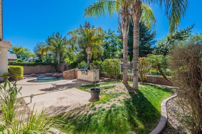 Building Photo - 3423 E Page Ave