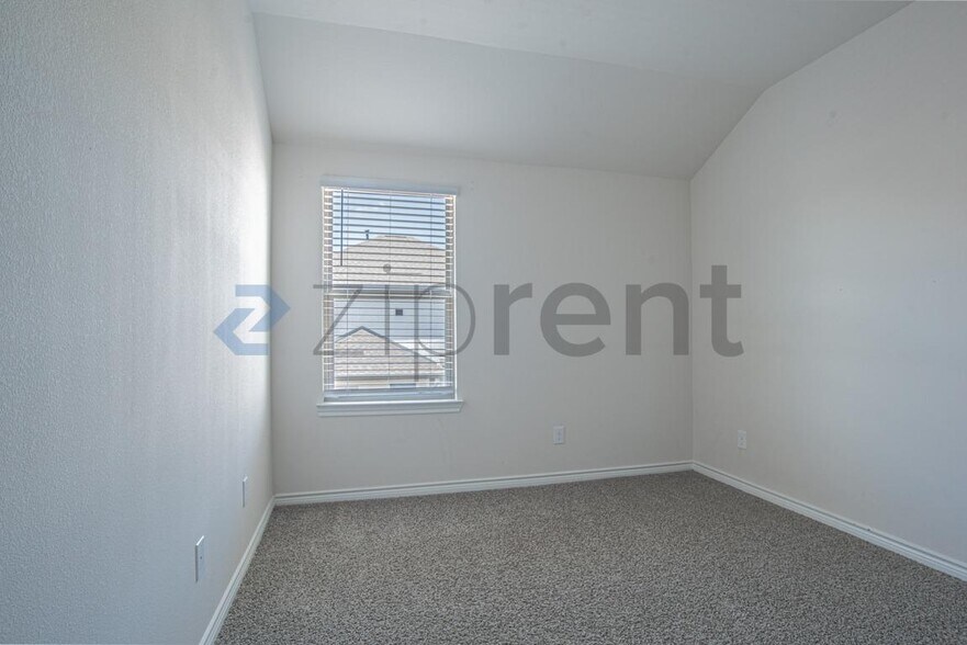 Building Photo - Unit