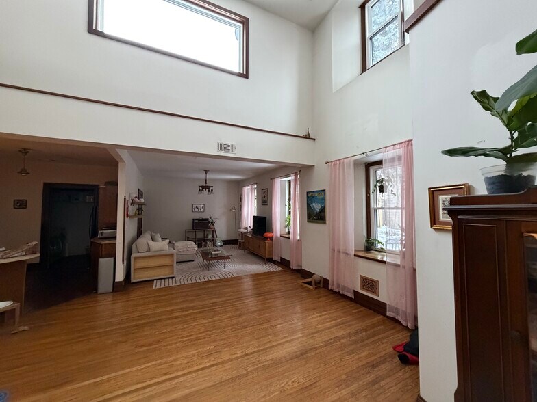 Building Photo - 261 Averill Ave