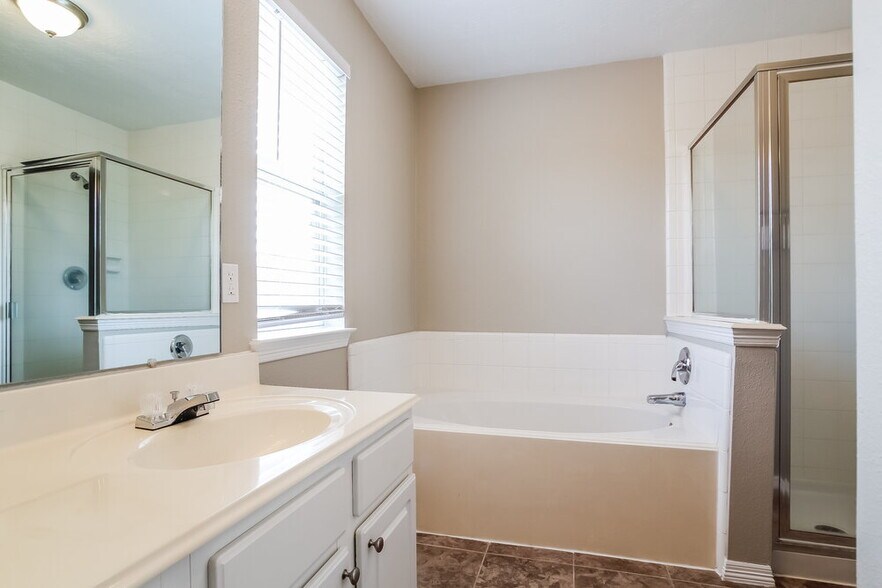 Building Photo - 26614 Cypresswood Dr