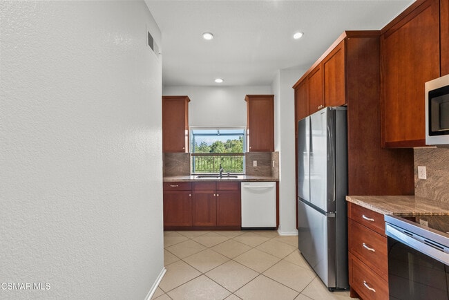 Building Photo - 5580 Spanish Oak Ln