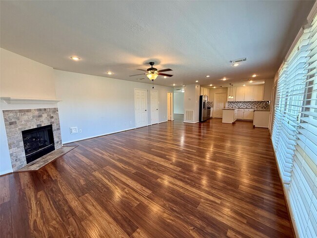Building Photo - 6931 Echo Pines Dr
