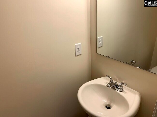 Building Photo - 553 Hatteras Dr