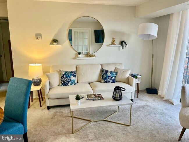 Building Photo - 1808 Old Meadow Rd