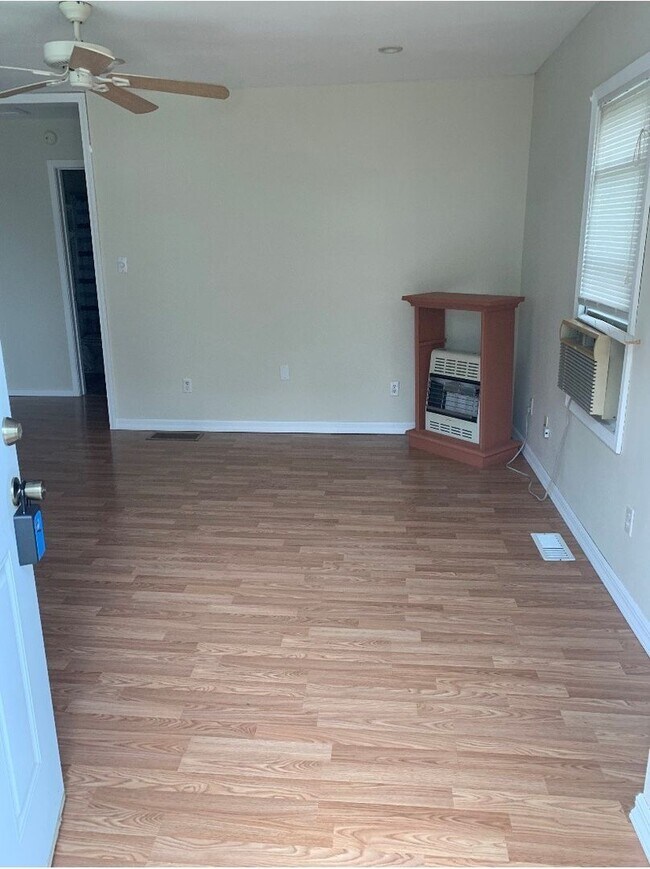 Building Photo - Beautiful Move in ready House!