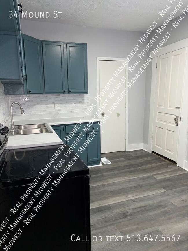 Building Photo - 34 Mound St