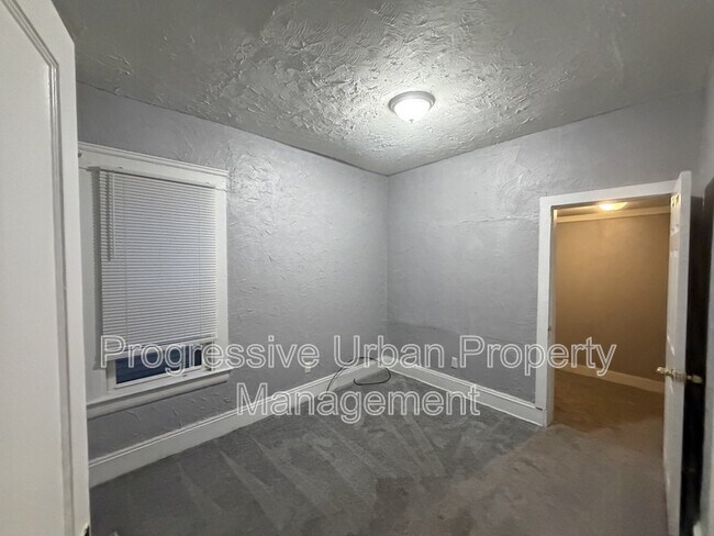 Building Photo - 10602 Earle Ave
