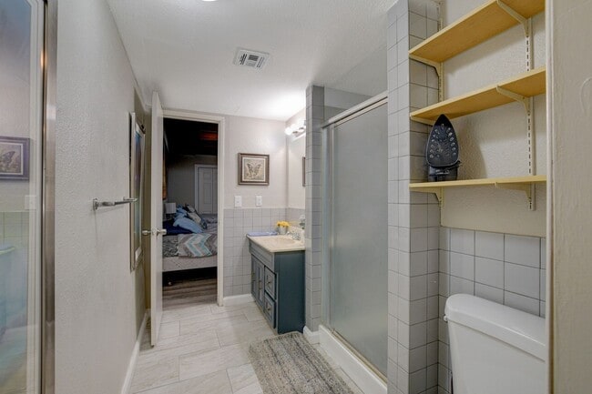 Building Photo - Cozy 2-Bedroom Unit in Prime Las Vegas Loc...