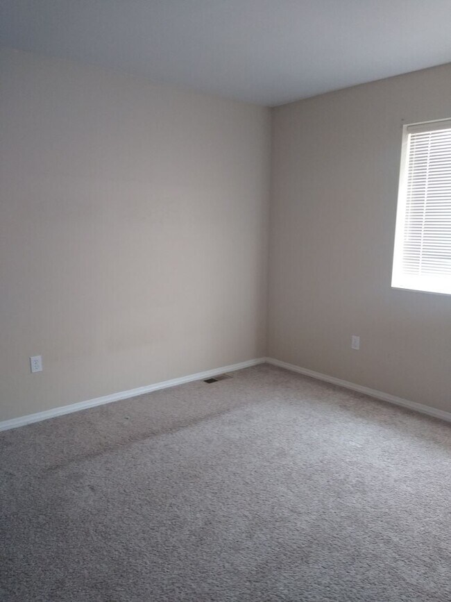 Building Photo - 1238