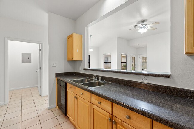 Building Photo - Massive 3 Bedroom, 3 Bath Duplex
