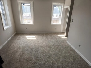 Building Photo - 6 W 6th St