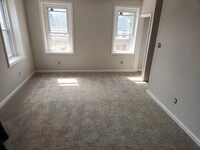 Building Photo - 6 W 6th St