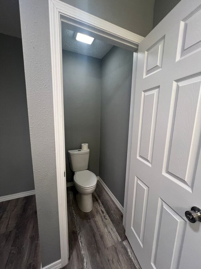 Building Photo - 2 bedroom and 1.5 bathroom house