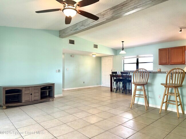 Building Photo - 225 Magnolia St