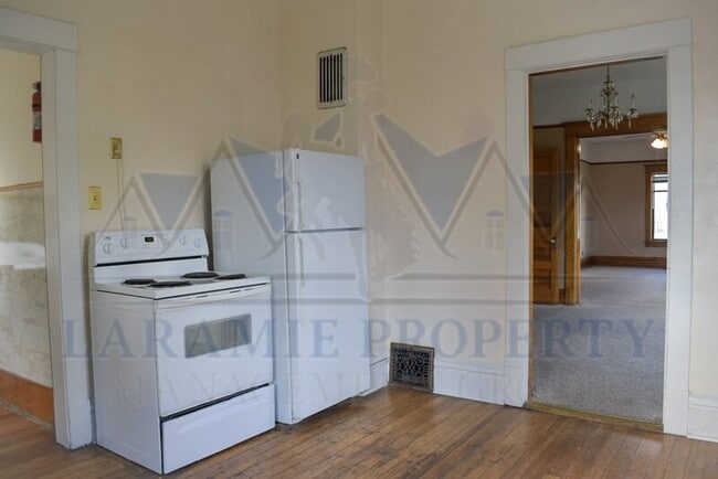 Building Photo - 358 N 5th St