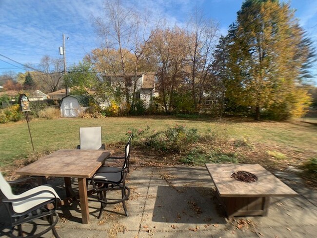 Building Photo - Super cute two-bedroom, two-bath single-fa...