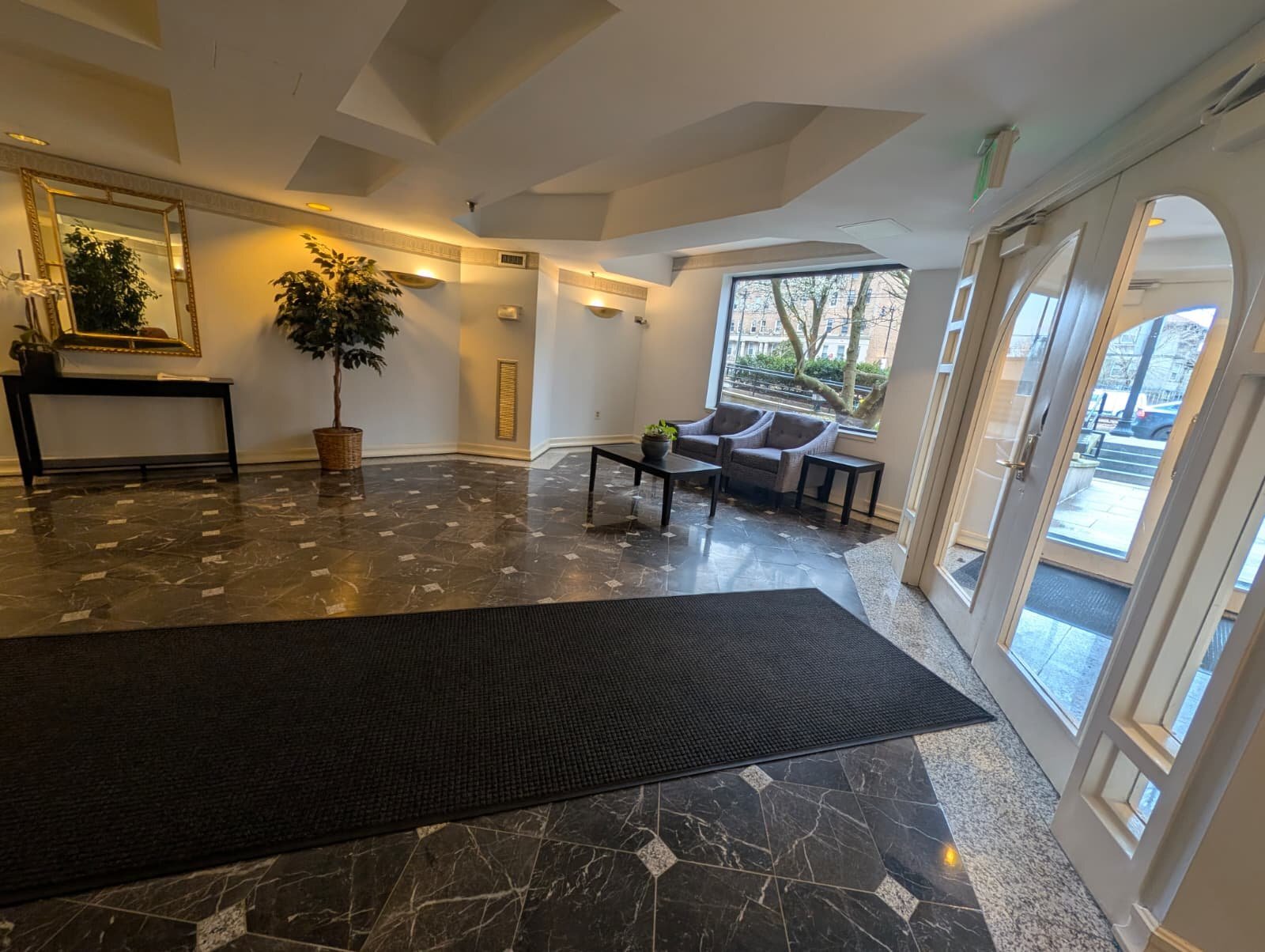 Building Photo - 1933 Commonwealth Ave