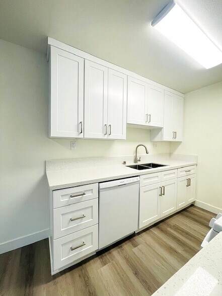 Building Photo - 112 S St Andrews Pl