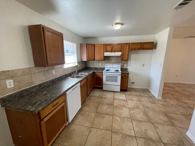 Building Photo - Dallas home over 1200 sqft!