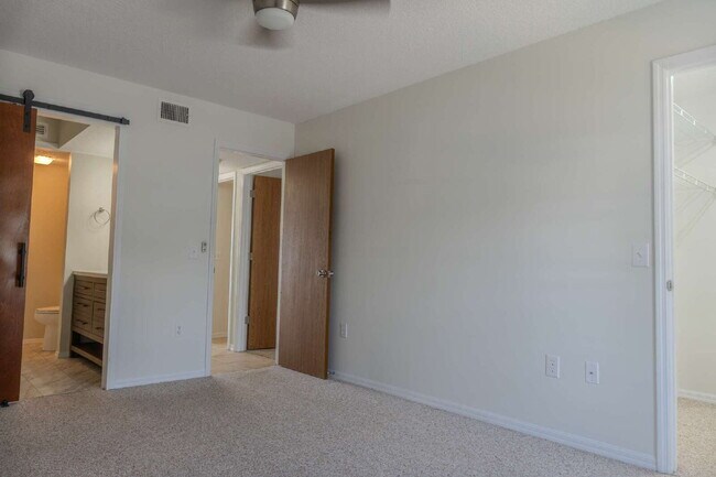 Building Photo - 7020 US-1