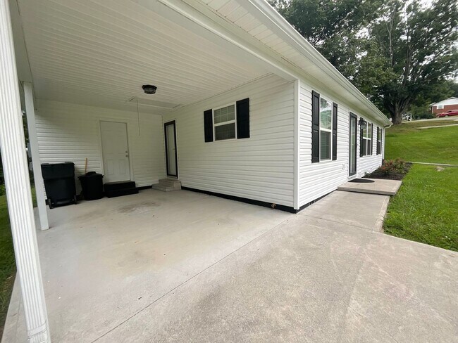 Building Photo - Clean and tidy 3 bedroom/1 bath near Cherokee Park