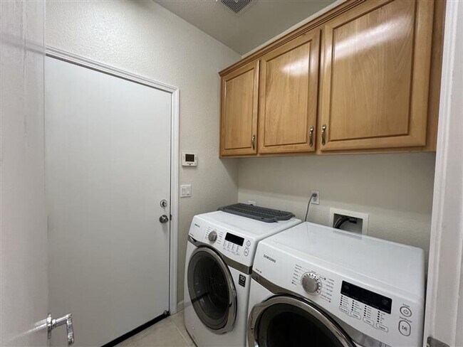 Building Photo - 2249 Zittel Dr
