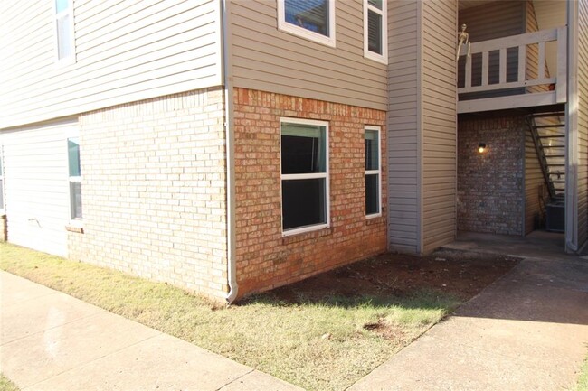 Building Photo - 229 Chalmette Dr