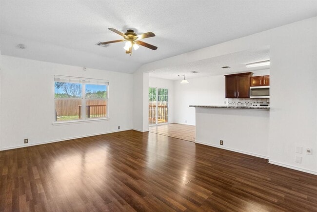 Building Photo - 2204 Coats Cir