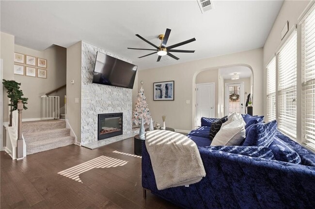 Building Photo - 5011 Longview Walk