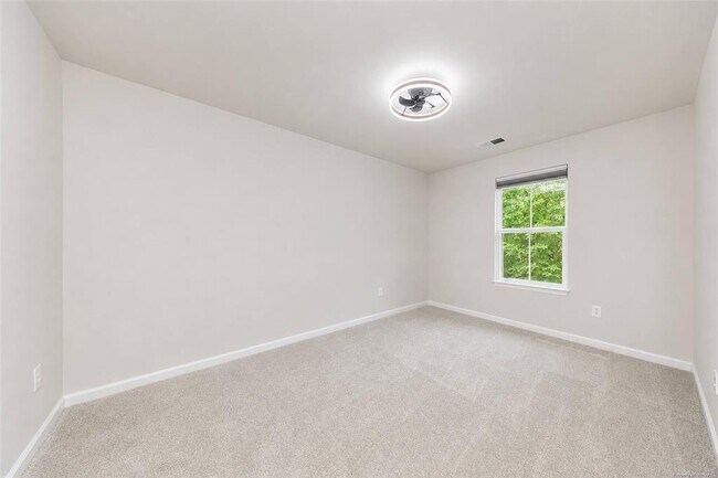 Building Photo - 141 Stegg St