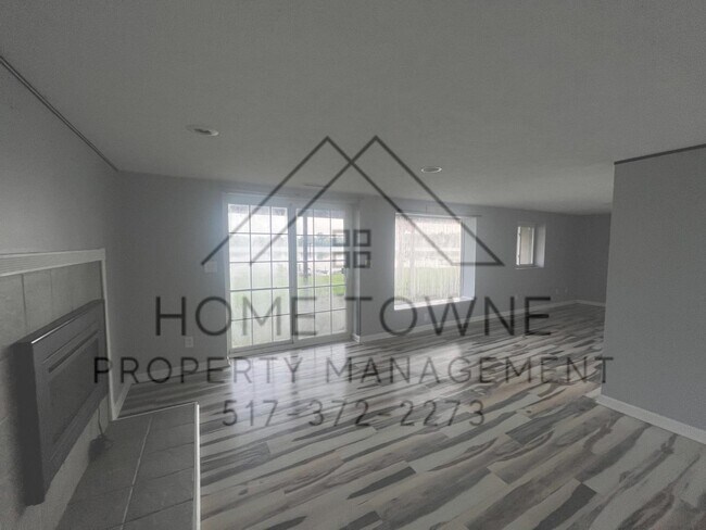 Building Photo - 5935 Twin Oaks Dr