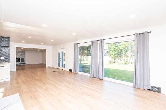 Building Photo - Lakewood Rambler 3 bedroom + Bonus