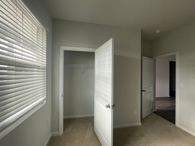 Building Photo - 4 Bed, 2 Bath New Build