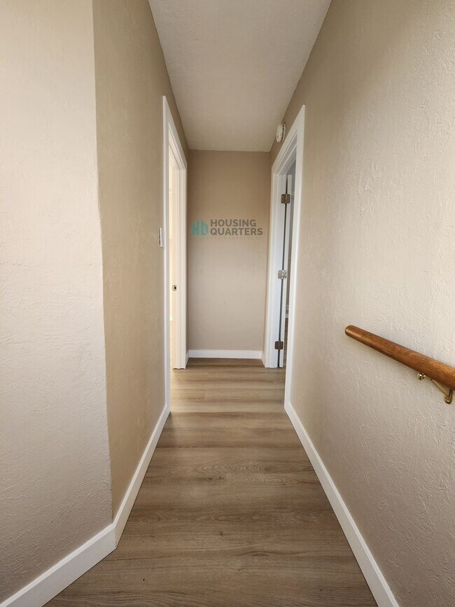 Building Photo - This 3-bed, 1-bath home features original woodwork, a covered front porch, a fenced yard, and an ...