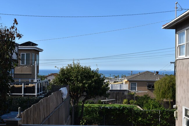 Building Photo - Newly Remodeled Ocean View Home in Ocean B...