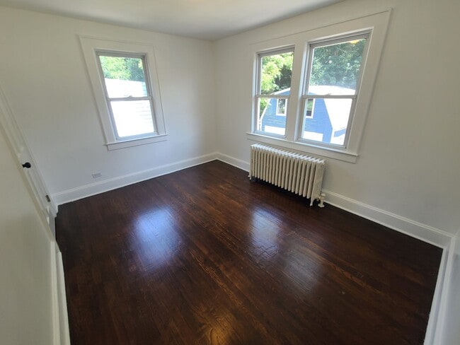 Building Photo - 4 bedrooms and 1.5 bathrooms, this home of...