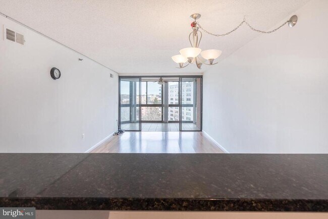 Building Photo - 1001 N Randolph St