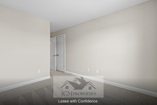 Building Photo - 905 Camden Ct