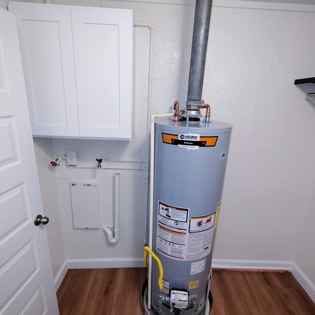 Building Photo - 2230 Grove St S