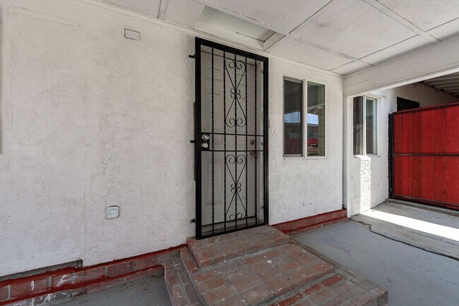 Building Photo - 1176 2nd Ave