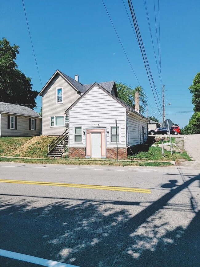 Building Photo - 1304 S 4th St