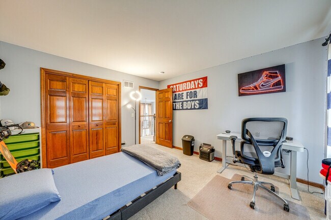 Building Photo - 3423 Goldfinch Dr