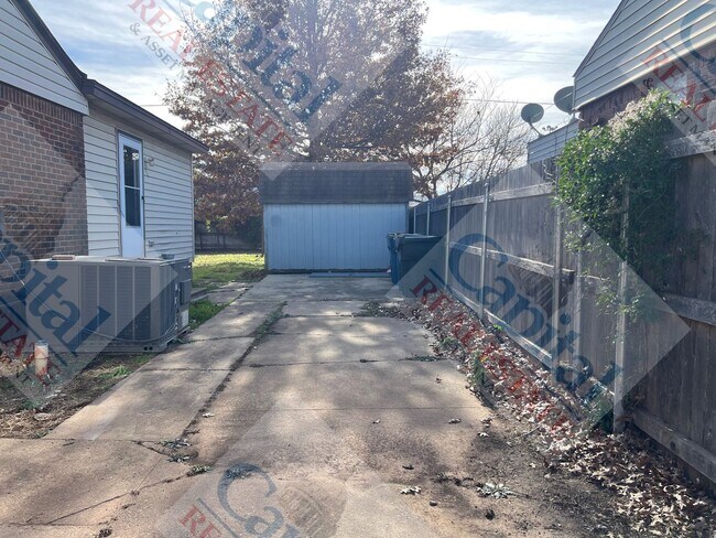 Building Photo - Great 4 Bedroom!!!