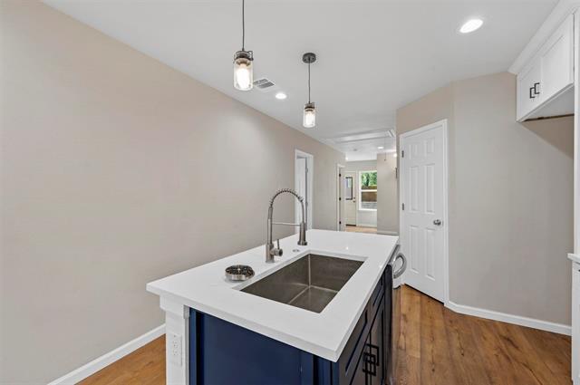 Building Photo - 2602 W Clarendon Dr
