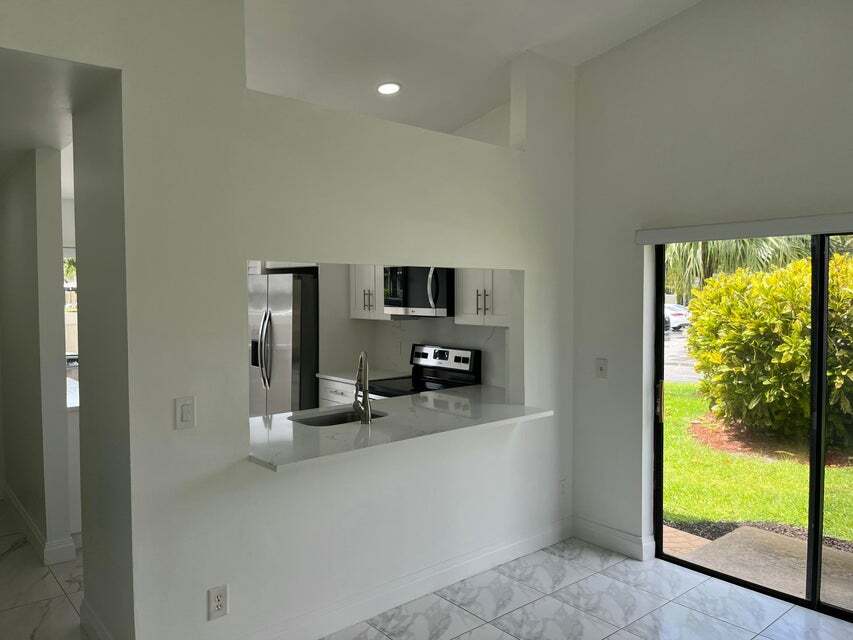 Building Photo - 10212 Boca Bnd E