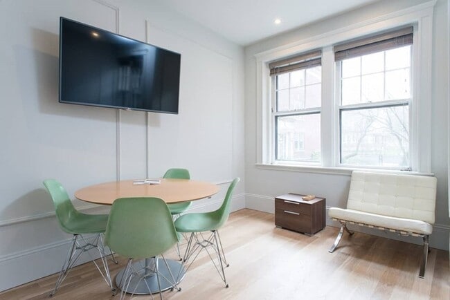 Building Photo - 455 Washington St