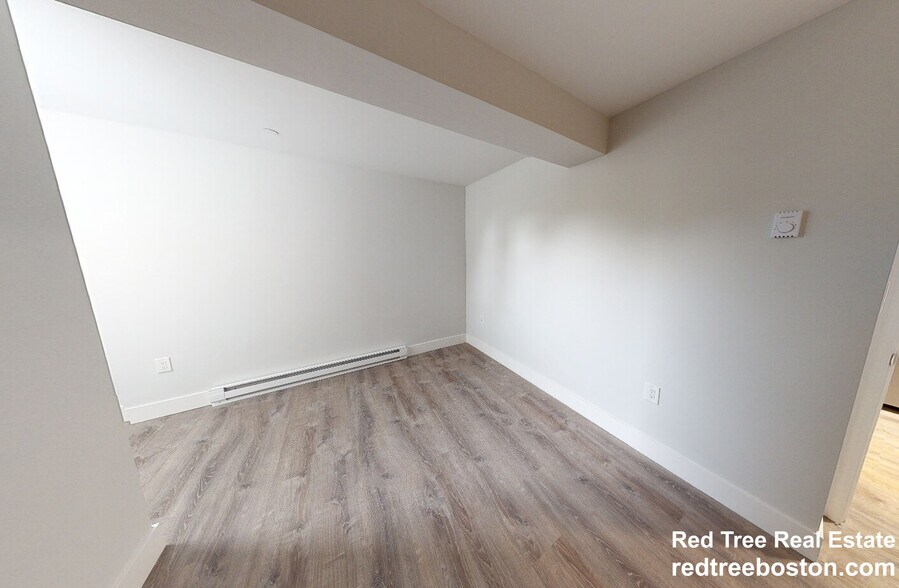 Building Photo - 81 Park Dr